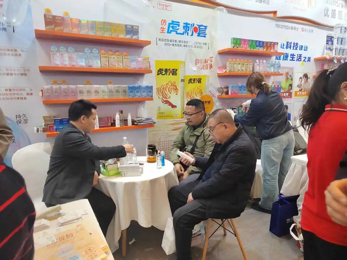 西鼎會盛況，康祥這兩大新品，藥店老板都在問1.jpg